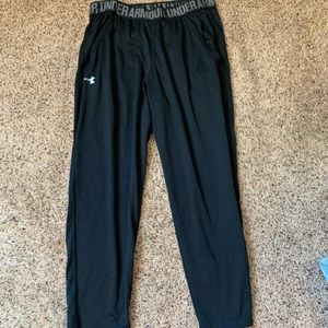 Cropped Under Armour joggers